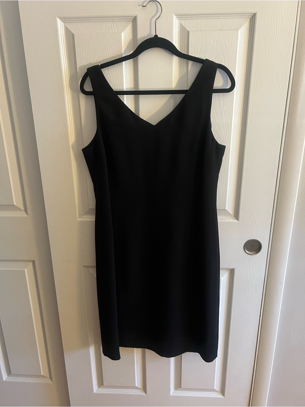 Jones New York Classic Black V-Neck Midi Dress